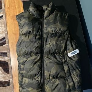 NWT Old Navy Big Kids Puffer Vest in Camo